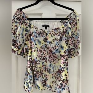 Bell puffy sleeves house. Can be worn off the shoulders.  Ruching at v neck.